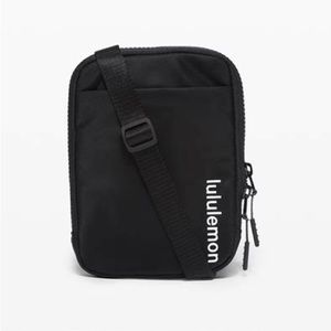 NEVER USED LULULEMON EASY ACCESS CROSSBODY